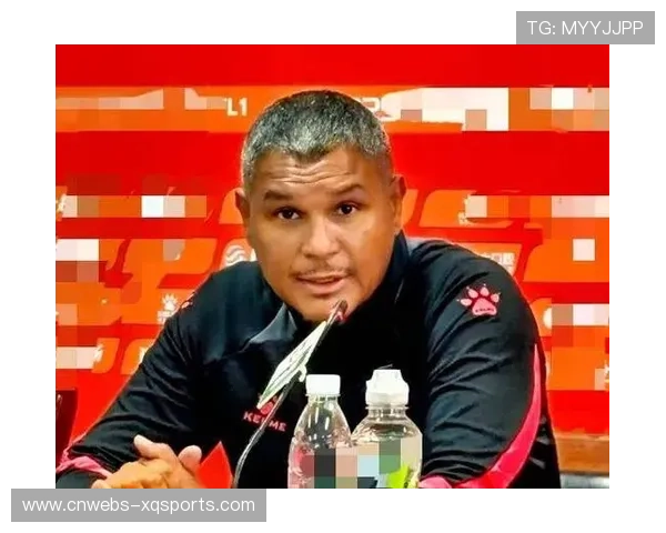 赛前新闻发布会：教练强调尊重对手，避免轻敌